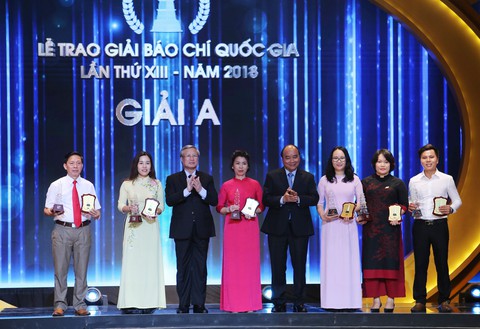 Thủ tướng Nguyễn Xuân Phúc: Thông tin tích cực phải là dòng chủ lưu - Ảnh 3. Thủ tướng Nguyễn Xuân Phúc: Thông tin tích cực phải là dòng chủ lưu - Ảnh 3.