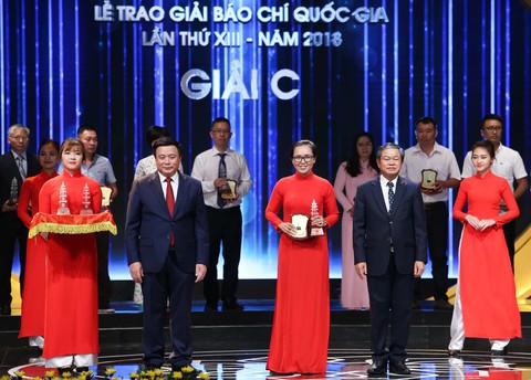 Thủ tướng Nguyễn Xuân Phúc: Thông tin tích cực phải là dòng chủ lưu - Ảnh 2. Thủ tướng Nguyễn Xuân Phúc: Thông tin tích cực phải là dòng chủ lưu - Ảnh 2.