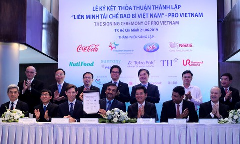 9 công ty bắt tay thành lập liên minh tái chế bao bì Việt Nam - Ảnh 1. 9 công ty bắt tay thành lập liên minh tái chế bao bì Việt Nam - Ảnh 1.