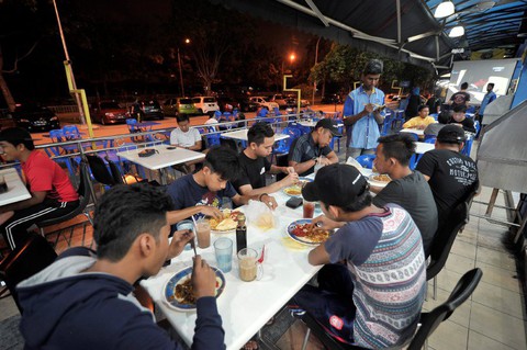 Ở Malaysia, hút thuốc trong quán ăn bị phạt đến 56 triệu đồng - Ảnh 1. Ở Malaysia, hút thuốc trong quán ăn bị phạt đến 56 triệu đồng - Ảnh 1.
