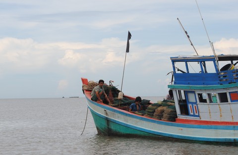 Vẫn chưa tìm thấy 4 ngư dân nhảy khỏi tàu cá mất tích - Ảnh 1. Vẫn chưa tìm thấy 4 ngư dân nhảy khỏi tàu cá mất tích - Ảnh 1.