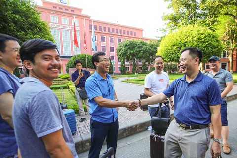 Thầy cô ở Hà Nội lên đường làm nhiệm vụ thi THPT quốc gia - Ảnh 1. Thầy cô ở Hà Nội lên đường làm nhiệm vụ thi THPT quốc gia - Ảnh 1.