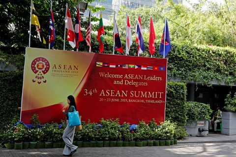 ASEAN Summit khai mạc với nhiều vấn đề gai góc - Ảnh 1. ASEAN Summit khai mạc với nhiều vấn đề gai góc - Ảnh 1.
