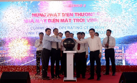 Nhà máy điện mặt trời Vĩnh Tân 2 phát điện thương mại - Ảnh 3. Nhà máy điện mặt trời Vĩnh Tân 2 phát điện thương mại - Ảnh 3.