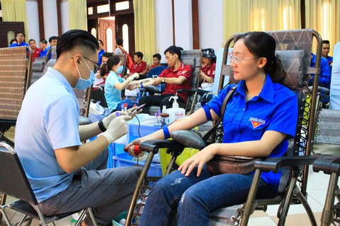 Mang chuyên môn làm đẹp cho đời - Ảnh 2. Mang chuyên môn làm đẹp cho đời - Ảnh 2.