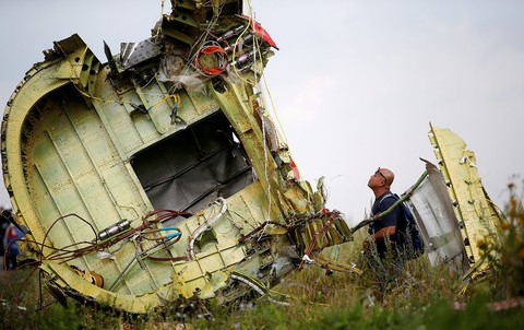 Thảm kịch MH17: chính trị và sự thật - Ảnh 1. Thảm kịch MH17: chính trị và sự thật - Ảnh 1.