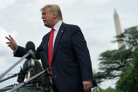 Nhà báo nữ 75 tuổi tố từng bị ông Trump cưỡng hiếp trong phòng thay đồ - Ảnh 2. Nhà báo nữ 75 tuổi tố từng bị ông Trump cưỡng hiếp trong phòng thay đồ - Ảnh 2.