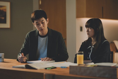 Nghẹt thở và khiến người xem dính chặt vào ghế: Ký sinh trùng! - Ảnh 11. Nghẹt thở và khiến người xem dính chặt vào ghế: Ký sinh trùng! - Ảnh 11.