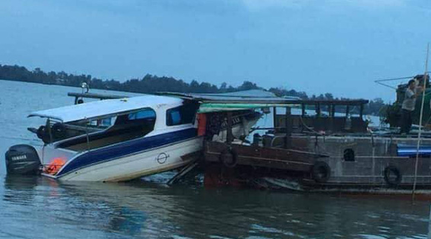 Canô va chạm ghe gỗ trên sông Vàm Cỏ, 1 người tử vong - Ảnh 1. Canô va chạm ghe gỗ trên sông Vàm Cỏ, 1 người tử vong - Ảnh 1.