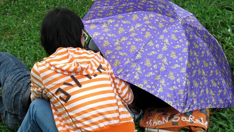 Soi bàn học của con, thấy dòng chữ Nhớ nhiều - Ảnh 1. Soi bàn học của con, thấy dòng chữ Nhớ nhiều - Ảnh 1.