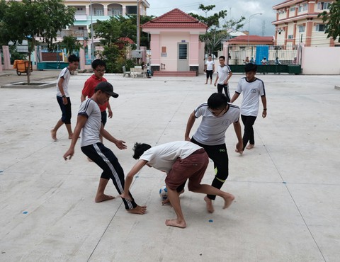 Thí sinh xã đảo duy nhất TP.HCM mượn phòng học làm chỗ trọ đi thi - Ảnh 1. Thí sinh xã đảo duy nhất TP.HCM mượn phòng học làm chỗ trọ đi thi - Ảnh 1.