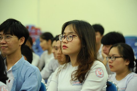 Gần 900.000 học sinh làm thủ tục thi THPT quốc gia, thí sinh lo lắng môn văn và lịch sử - Ảnh 12. Gần 900.000 học sinh làm thủ tục thi THPT quốc gia, thí sinh lo lắng môn văn và lịch sử - Ảnh 12.