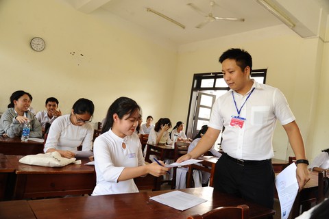 Gần 900.000 học sinh làm thủ tục thi THPT quốc gia, thí sinh lo lắng môn văn và lịch sử - Ảnh 11. Gần 900.000 học sinh làm thủ tục thi THPT quốc gia, thí sinh lo lắng môn văn và lịch sử - Ảnh 11.