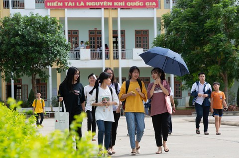 Gần 900.000 học sinh làm thủ tục thi THPT quốc gia, thí sinh lo lắng môn văn và lịch sử - Ảnh 24. Gần 900.000 học sinh làm thủ tục thi THPT quốc gia, thí sinh lo lắng môn văn và lịch sử - Ảnh 24.