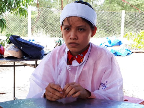 Cô học trò mang hai vòng khăn tang đi thi: Dù thế nào cũng đừng bỏ cuộc - Ảnh 2. Cô học trò mang hai vòng khăn tang đi thi: Dù thế nào cũng đừng bỏ cuộc - Ảnh 2.