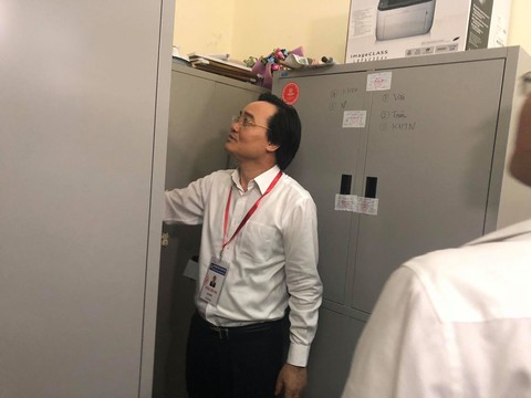 Bộ trưởng Phùng Xuân Nhạ lưu ý siết chặt bảo quản đề thi, bài thi - Ảnh 1. Bộ trưởng Phùng Xuân Nhạ lưu ý siết chặt bảo quản đề thi, bài thi - Ảnh 1.