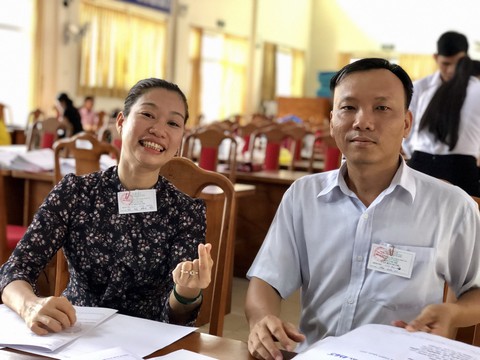 Giám thị thả tim, đeo quạt chống nóng, cười tươi như hoa cho thí sinh... bớt sợ - Ảnh 7. Giám thị thả tim, đeo quạt chống nóng, cười tươi như hoa cho thí sinh... bớt sợ - Ảnh 7.