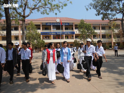 Tuyển sinh lớp 10 ở Bình Phước: gần phân nửa bài thi văn dưới trung bình - Ảnh 1. Tuyển sinh lớp 10 ở Bình Phước: gần phân nửa bài thi văn dưới trung bình - Ảnh 1.
