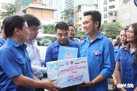 Hơn 12.000 tình nguyện viên thủ đô tiếp sức cho sĩ tử - Ảnh 3. Hơn 12.000 tình nguyện viên thủ đô tiếp sức cho sĩ tử - Ảnh 3.