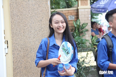 Hơn 12.000 tình nguyện viên thủ đô tiếp sức cho sĩ tử - Ảnh 5. Hơn 12.000 tình nguyện viên thủ đô tiếp sức cho sĩ tử - Ảnh 5.