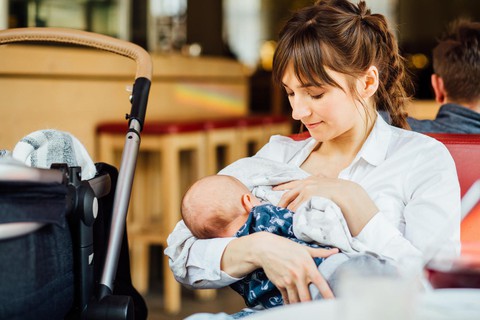 Không cần cho trẻ sơ sinh dưới 6 tháng tuổi uống nước - Ảnh 1. Không cần cho trẻ sơ sinh dưới 6 tháng tuổi uống nước - Ảnh 1.