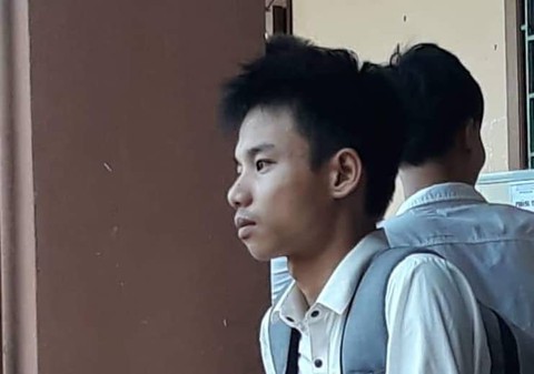 Bố bị tai nạn mất chiều qua, nam sinh mang nỗi đau đớn đi thi - Ảnh 1. Bố bị tai nạn mất chiều qua, nam sinh mang nỗi đau đớn đi thi - Ảnh 1.
