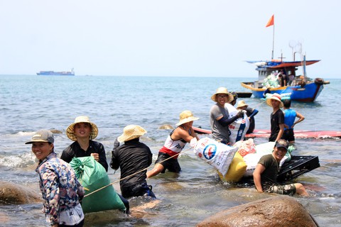 Dọn rác không chỉ là trào lưu - Ảnh 3. Dọn rác không chỉ là trào lưu - Ảnh 3.