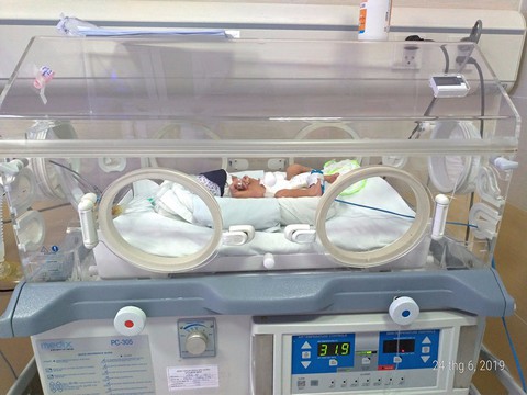 Bé gái sinh non 1,4kg đã tìm được mẹ nhờ Facebook - Ảnh 1. Bé gái sinh non 1,4kg đã tìm được mẹ nhờ Facebook - Ảnh 1.