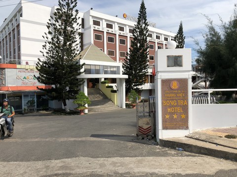 2 cháu bé đuối nước trong hồ bơi khách sạn - Ảnh 2. 2 cháu bé đuối nước trong hồ bơi khách sạn - Ảnh 2.