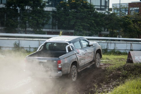 Có gì trên những chiếc xe off-road mang hình thù kỳ dị, độc lạ? - Ảnh 3. Có gì trên những chiếc xe off-road mang hình thù kỳ dị, độc lạ? - Ảnh 3.