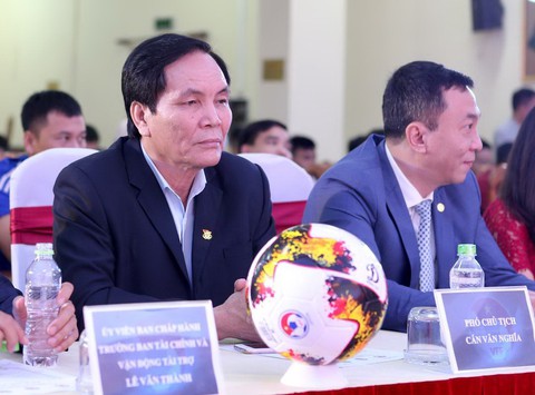 Tìm người thay phó chủ tịch VFF Cấn Văn Nghĩa - Ảnh 1. Tìm người thay phó chủ tịch VFF Cấn Văn Nghĩa - Ảnh 1.