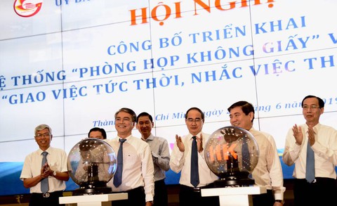 TP.HCM triển khai mô hình phòng họp không giấy - Ảnh 2. TP.HCM triển khai mô hình phòng họp không giấy - Ảnh 2.