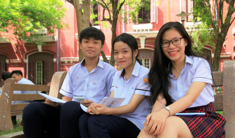Hình ảnh thí sinh tươi tắn đi thi - Ảnh 5. Hình ảnh thí sinh tươi tắn đi thi - Ảnh 5.