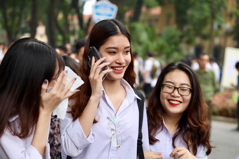 Hình ảnh thí sinh tươi tắn đi thi - Ảnh 19. Hình ảnh thí sinh tươi tắn đi thi - Ảnh 19.