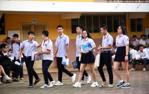 Hình ảnh thí sinh tươi tắn đi thi - Ảnh 2. Hình ảnh thí sinh tươi tắn đi thi - Ảnh 2.