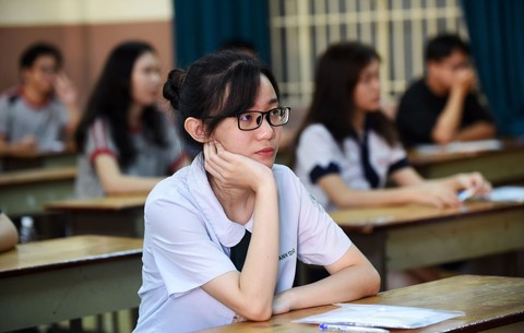 Hình ảnh thí sinh tươi tắn đi thi - Ảnh 14. Hình ảnh thí sinh tươi tắn đi thi - Ảnh 14.
