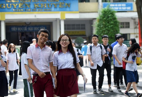 Hình ảnh thí sinh tươi tắn đi thi - Ảnh 24. Hình ảnh thí sinh tươi tắn đi thi - Ảnh 24.