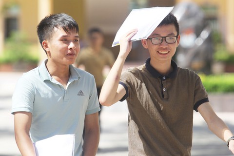 Hình ảnh thí sinh tươi tắn đi thi - Ảnh 21. Hình ảnh thí sinh tươi tắn đi thi - Ảnh 21.