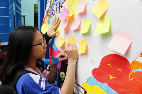 Hình ảnh thí sinh tươi tắn đi thi - Ảnh 13. Hình ảnh thí sinh tươi tắn đi thi - Ảnh 13.
