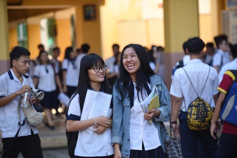 Bài giải gợi ý môn văn thi THPT quốc gia 2019 - Ảnh 1. Bài giải gợi ý môn văn thi THPT quốc gia 2019 - Ảnh 1.
