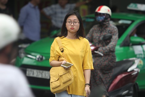 Hình ảnh thí sinh tươi tắn đi thi - Ảnh 9. Hình ảnh thí sinh tươi tắn đi thi - Ảnh 9.