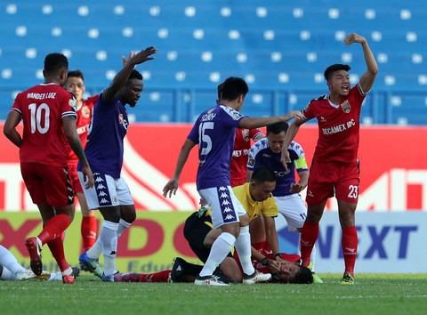 Hai trọng tài được đề cử giải thưởng Fair play 2019 - Ảnh 3. Hai trọng tài được đề cử giải thưởng Fair play 2019 - Ảnh 3.