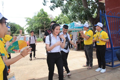 Ngày thi thứ hai, thêm 18 thí sinh bị đình chỉ thi - Ảnh 1. Ngày thi thứ hai, thêm 18 thí sinh bị đình chỉ thi - Ảnh 1.
