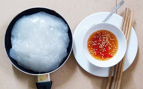Bột mì khuấy chấm nước mắm dằm cá rô đồng mới là ngon nhức xương - Ảnh 2. Bột mì khuấy chấm nước mắm dằm cá rô đồng mới là ngon nhức xương - Ảnh 2.