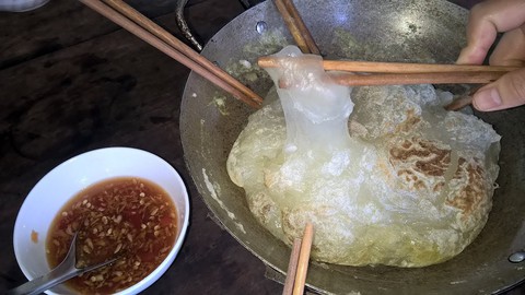 Bột mì khuấy chấm nước mắm dằm cá rô đồng mới là ngon nhức xương - Ảnh 1. Bột mì khuấy chấm nước mắm dằm cá rô đồng mới là ngon nhức xương - Ảnh 1.