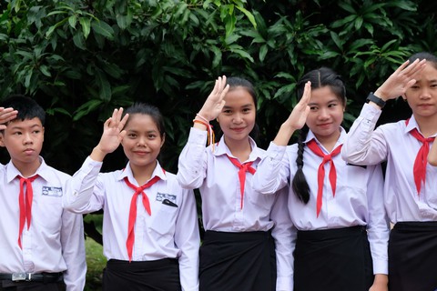 Chiến sĩ tình nguyện trao học bổng cho học sinh Lào - Ảnh 7. Chiến sĩ tình nguyện trao học bổng cho học sinh Lào - Ảnh 7.