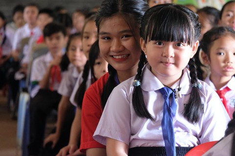 Chiến sĩ tình nguyện trao học bổng cho học sinh Lào - Ảnh 2. Chiến sĩ tình nguyện trao học bổng cho học sinh Lào - Ảnh 2.