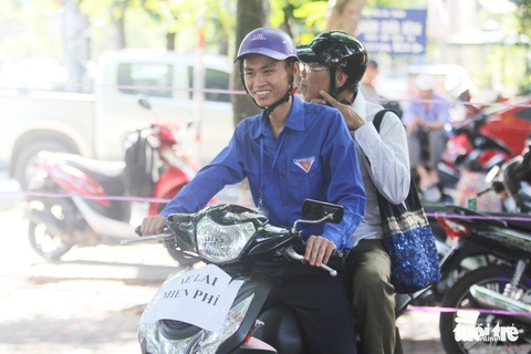 Tình nguyện viên - tình bạn không thể quên của thí sinh cả nước - Ảnh 17. Tình nguyện viên - tình bạn không thể quên của thí sinh cả nước - Ảnh 17.