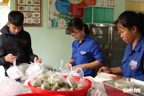 Tình nguyện viên - tình bạn không thể quên của thí sinh cả nước - Ảnh 3. Tình nguyện viên - tình bạn không thể quên của thí sinh cả nước - Ảnh 3.