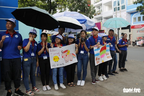 Tình nguyện viên - tình bạn không thể quên của thí sinh cả nước - Ảnh 12. Tình nguyện viên - tình bạn không thể quên của thí sinh cả nước - Ảnh 12.
